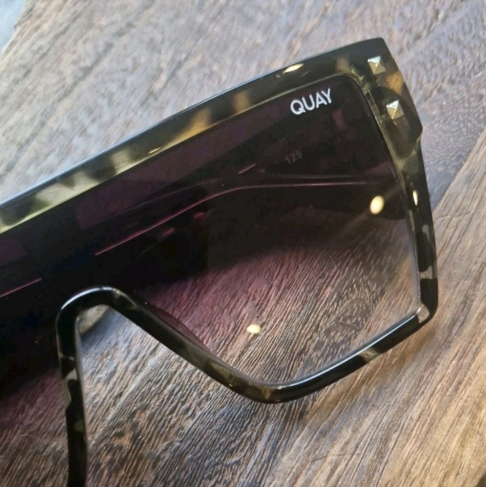 Quay Maxed Out Square Stud Detail Sunglasses in Faded Camo, Good Pre-Loved - Picture 7 of 14